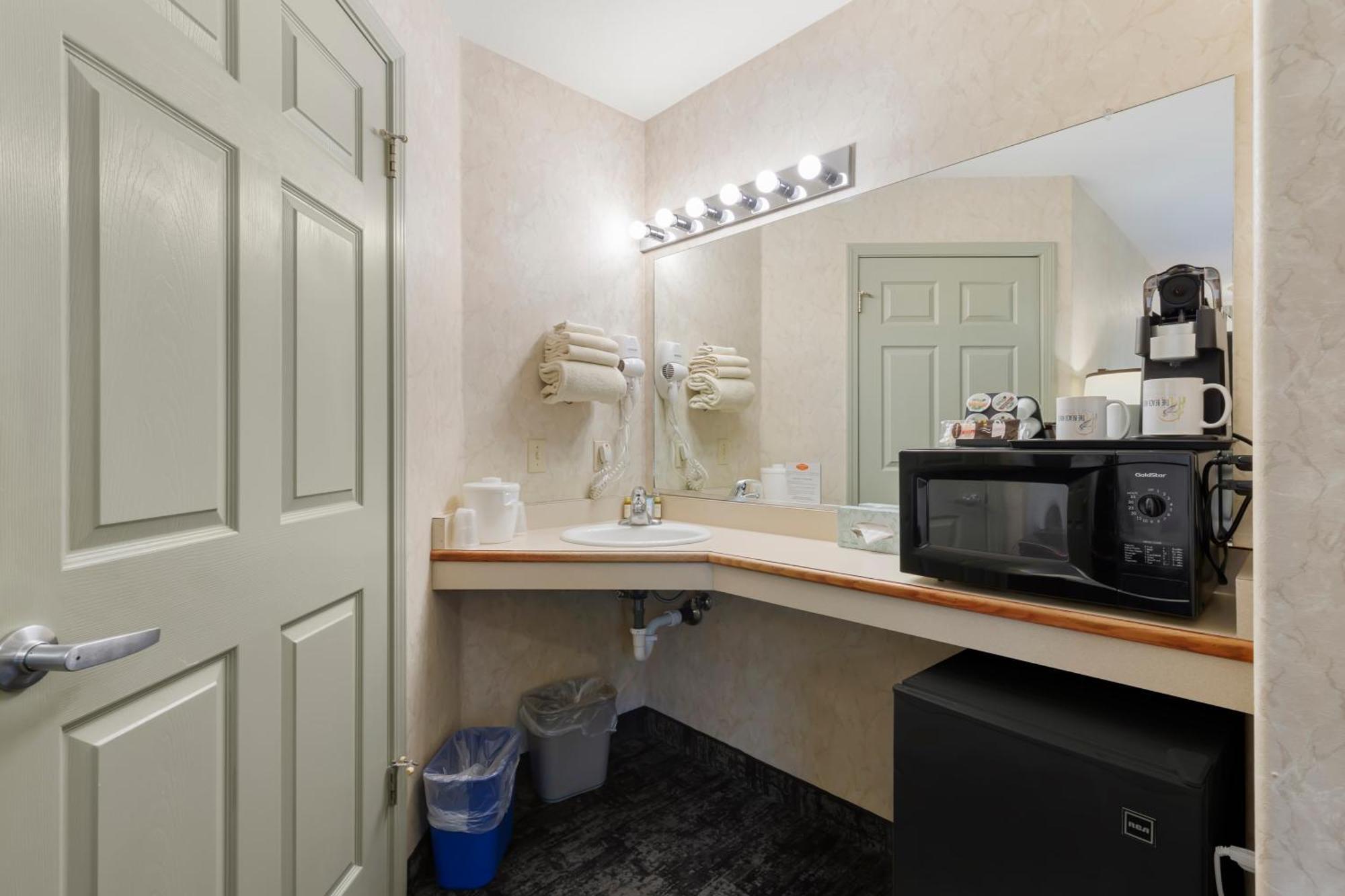 Beach House Inn Fort Bragg Room photo